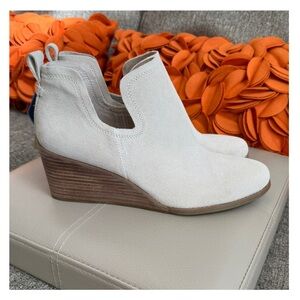 ❣️🆕TOMS Sahara Suede Kallie Wedge Boots❣️